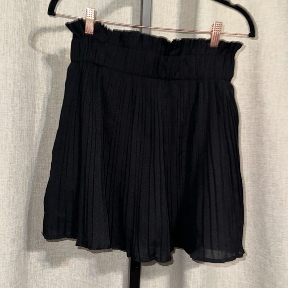Black pleated mini skirt with elastic waistband - size M - Picture 1 of 3
